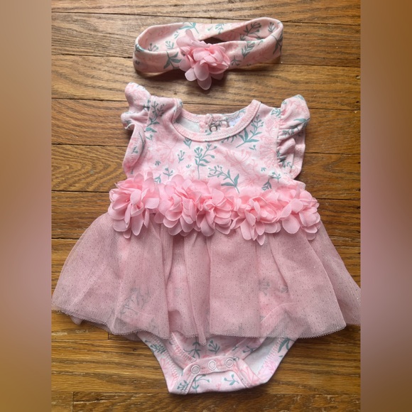 NWOT Pink Floral Baby Dress, Headband & Bib Set with tulle skirt size 0-3month - Picture 2 of 8
